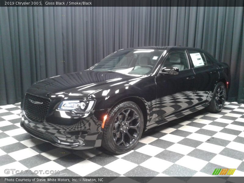 Gloss Black / Smoke/Black 2019 Chrysler 300 S