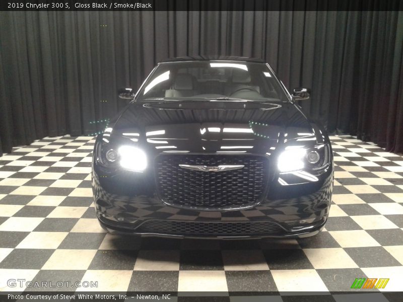 Gloss Black / Smoke/Black 2019 Chrysler 300 S