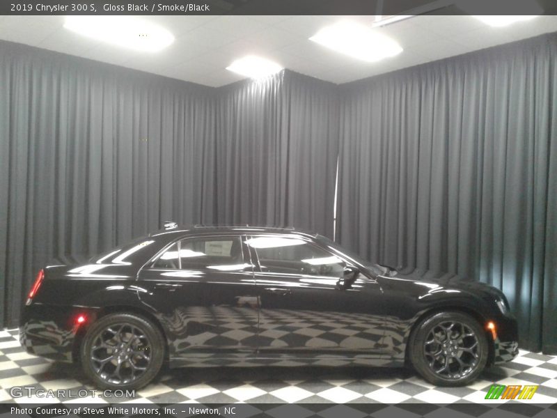 Gloss Black / Smoke/Black 2019 Chrysler 300 S
