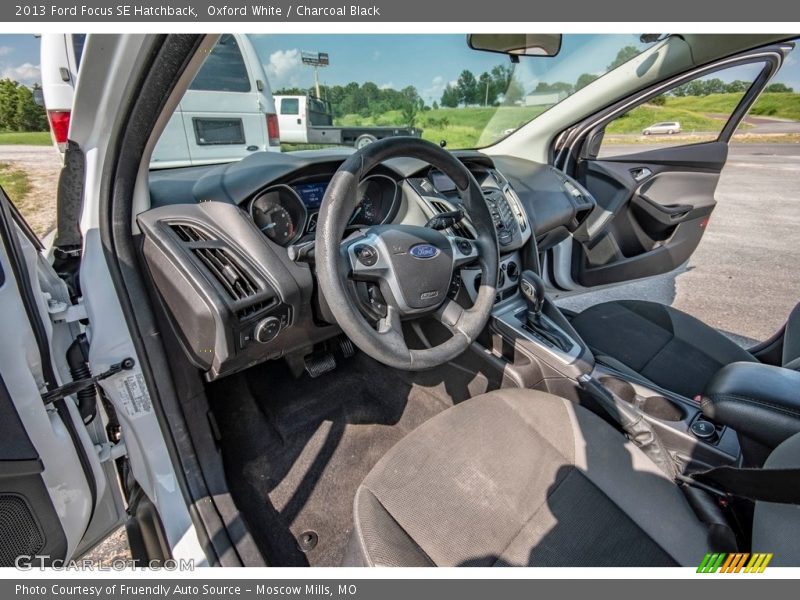 Oxford White / Charcoal Black 2013 Ford Focus SE Hatchback