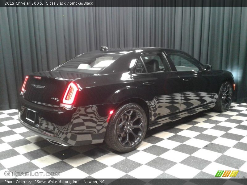 Gloss Black / Smoke/Black 2019 Chrysler 300 S