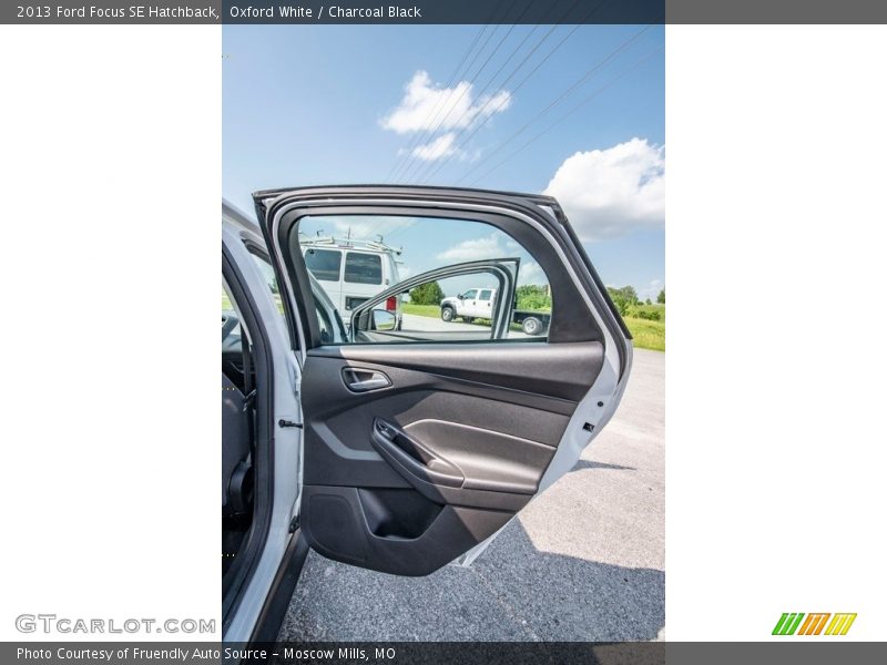 Oxford White / Charcoal Black 2013 Ford Focus SE Hatchback