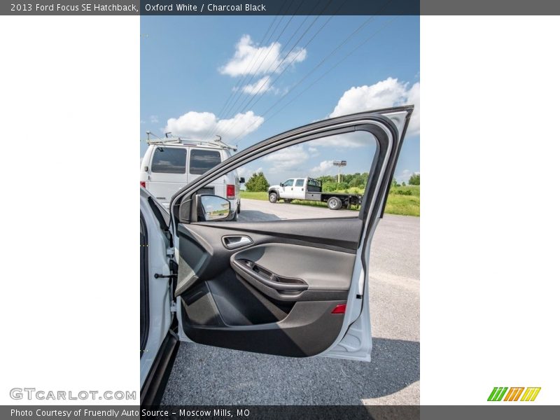 Oxford White / Charcoal Black 2013 Ford Focus SE Hatchback