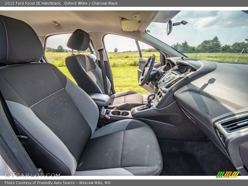 Oxford White / Charcoal Black 2013 Ford Focus SE Hatchback