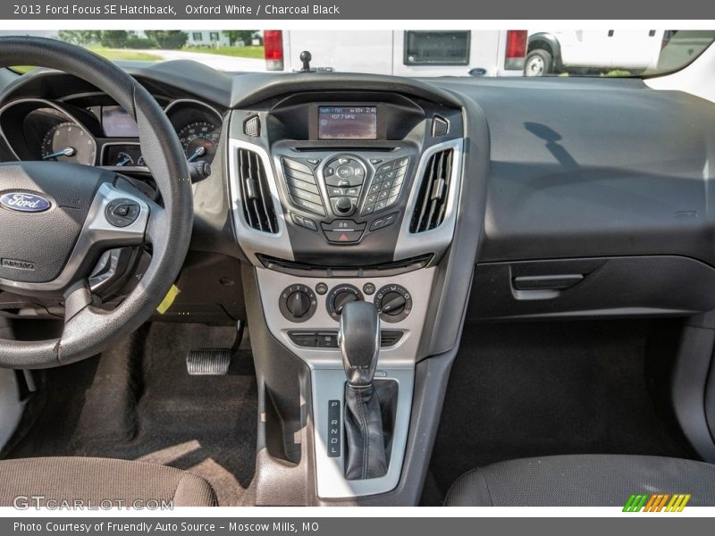 Oxford White / Charcoal Black 2013 Ford Focus SE Hatchback