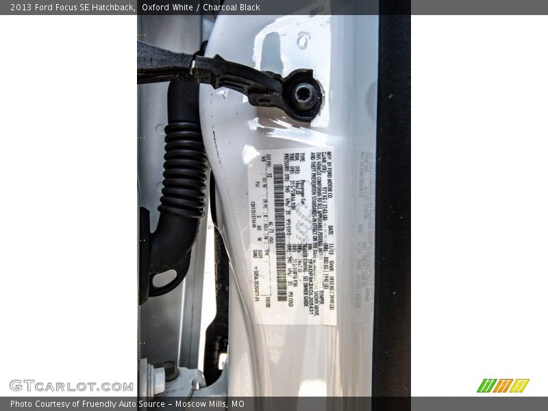 Oxford White / Charcoal Black 2013 Ford Focus SE Hatchback