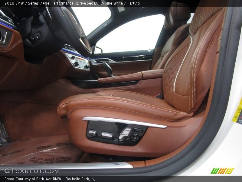 Alpine White / Tartufo 2018 BMW 7 Series 740e iPerformance xDrive Sedan