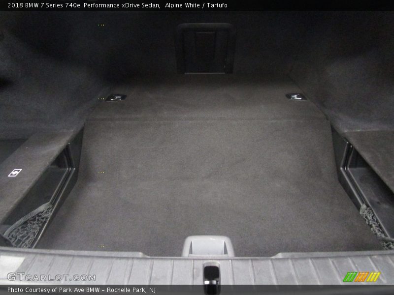 Alpine White / Tartufo 2018 BMW 7 Series 740e iPerformance xDrive Sedan
