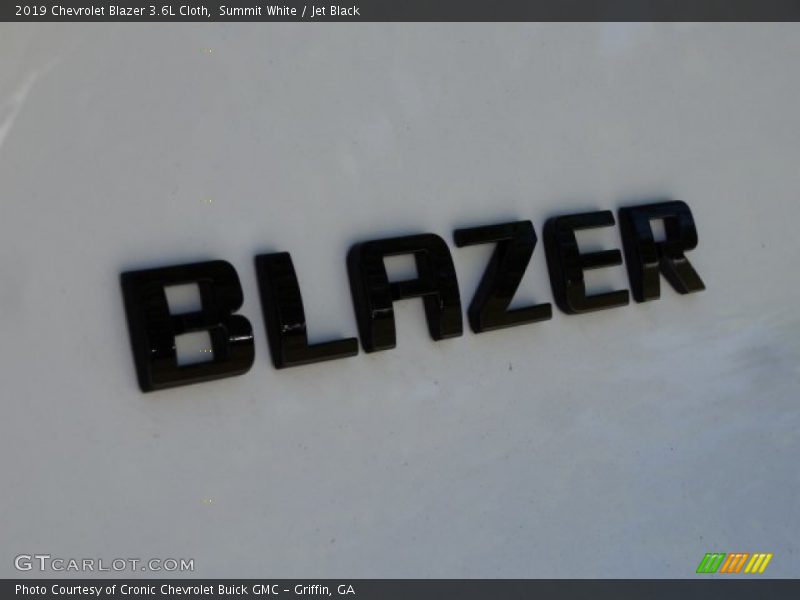 Summit White / Jet Black 2019 Chevrolet Blazer 3.6L Cloth