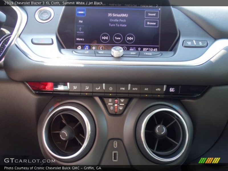 Summit White / Jet Black 2019 Chevrolet Blazer 3.6L Cloth
