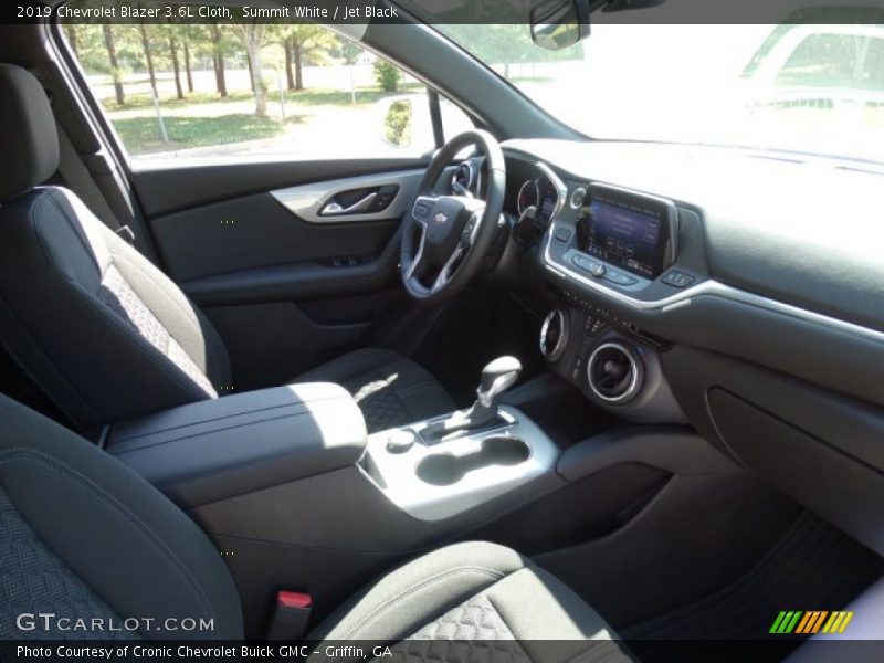 Summit White / Jet Black 2019 Chevrolet Blazer 3.6L Cloth
