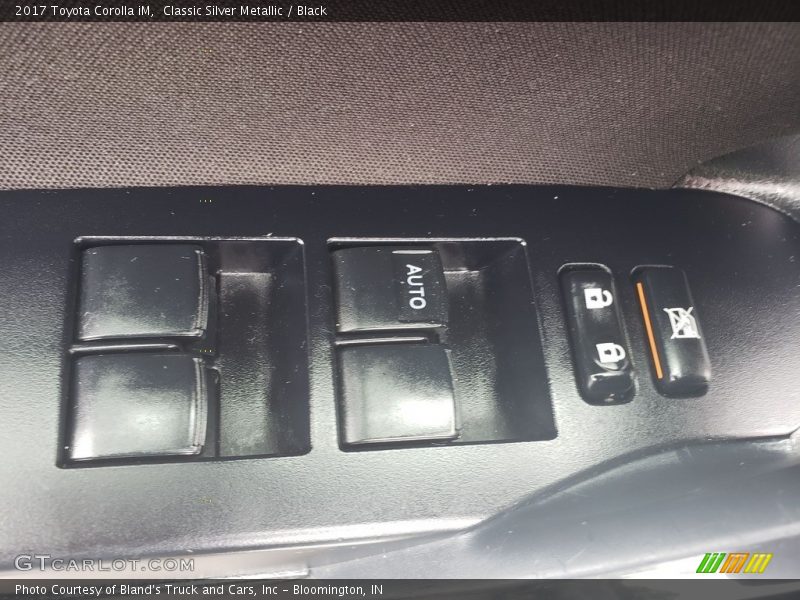 Classic Silver Metallic / Black 2017 Toyota Corolla iM