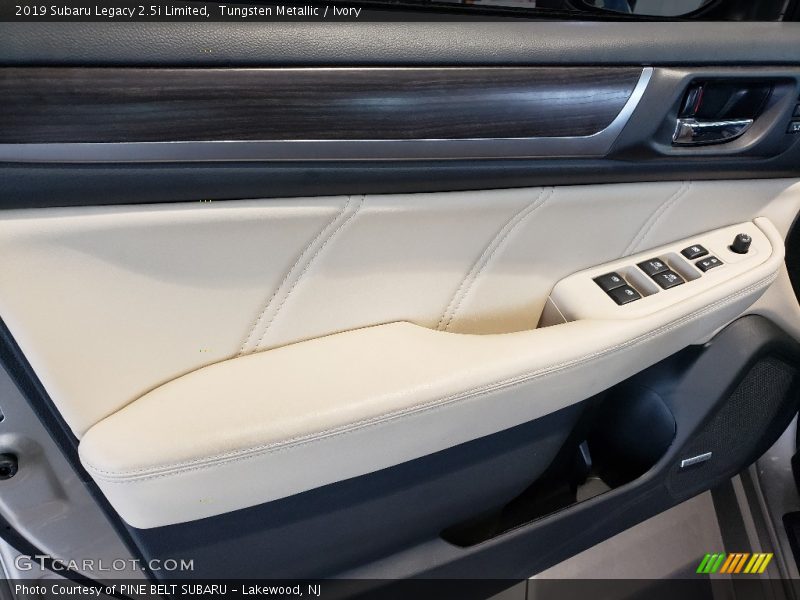 Tungsten Metallic / Ivory 2019 Subaru Legacy 2.5i Limited