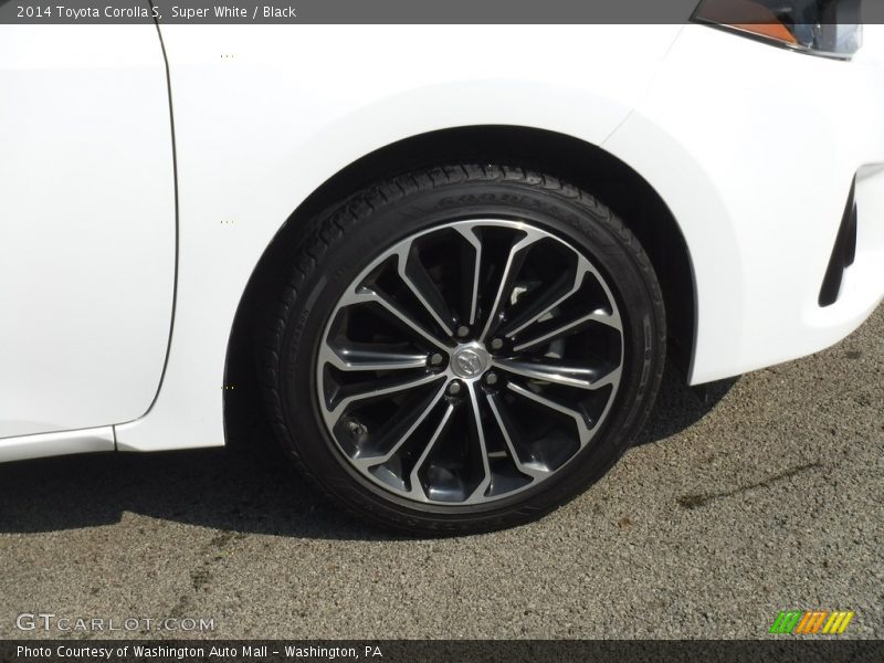 Super White / Black 2014 Toyota Corolla S