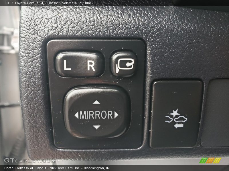 Classic Silver Metallic / Black 2017 Toyota Corolla iM