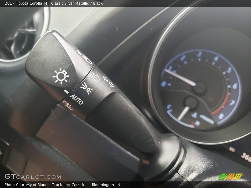 Classic Silver Metallic / Black 2017 Toyota Corolla iM
