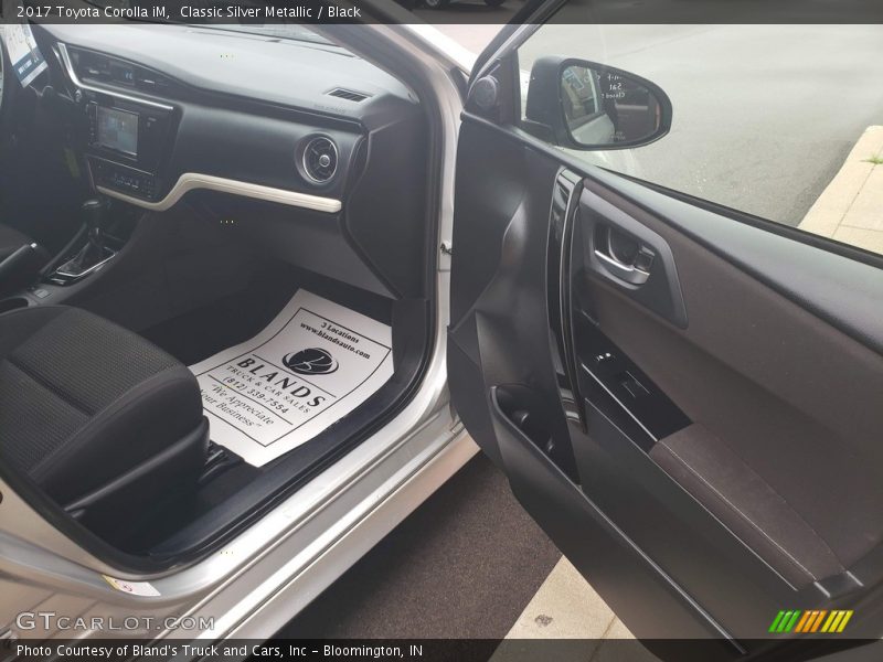Classic Silver Metallic / Black 2017 Toyota Corolla iM
