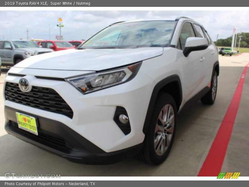 Super White / Nutmeg 2019 Toyota RAV4 XLE