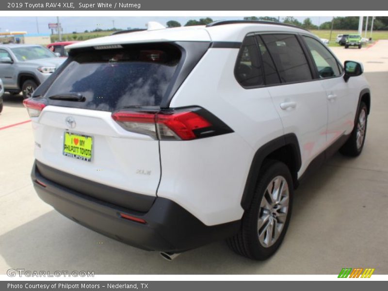 Super White / Nutmeg 2019 Toyota RAV4 XLE