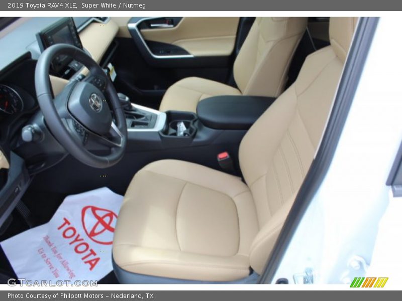 Super White / Nutmeg 2019 Toyota RAV4 XLE