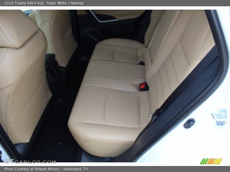 Super White / Nutmeg 2019 Toyota RAV4 XLE