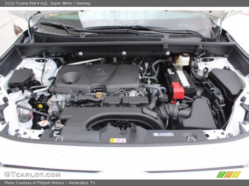 Super White / Nutmeg 2019 Toyota RAV4 XLE