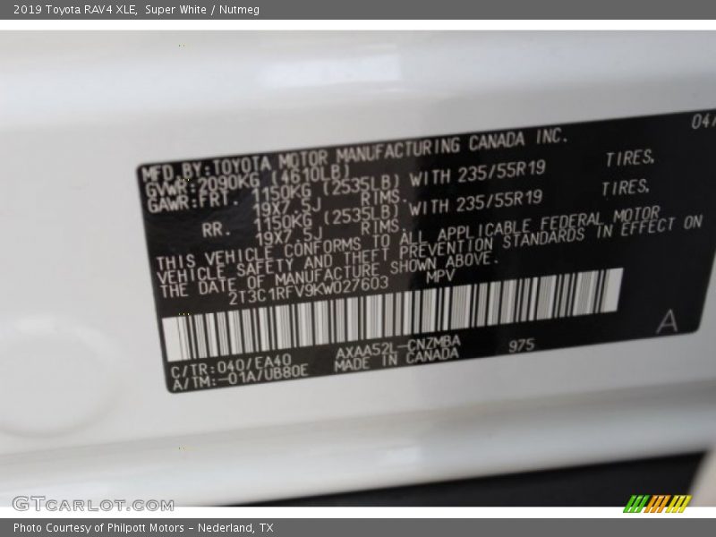 Super White / Nutmeg 2019 Toyota RAV4 XLE