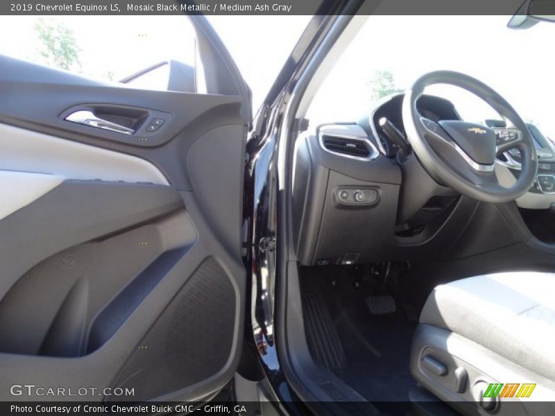 Mosaic Black Metallic / Medium Ash Gray 2019 Chevrolet Equinox LS