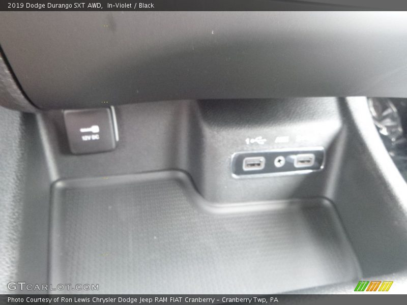 In–Violet / Black 2019 Dodge Durango SXT AWD
