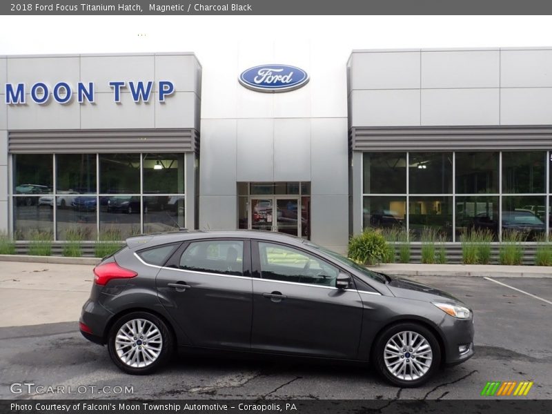 Magnetic / Charcoal Black 2018 Ford Focus Titanium Hatch