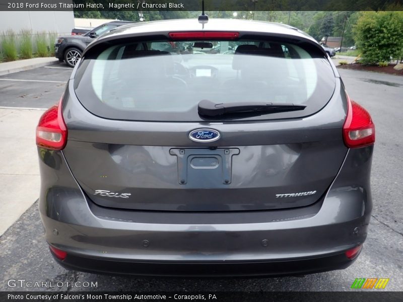 Magnetic / Charcoal Black 2018 Ford Focus Titanium Hatch