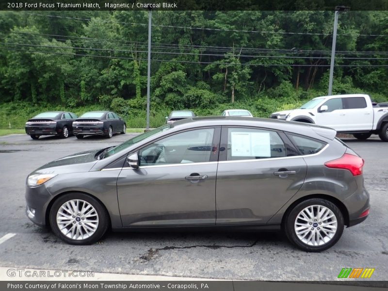 Magnetic / Charcoal Black 2018 Ford Focus Titanium Hatch