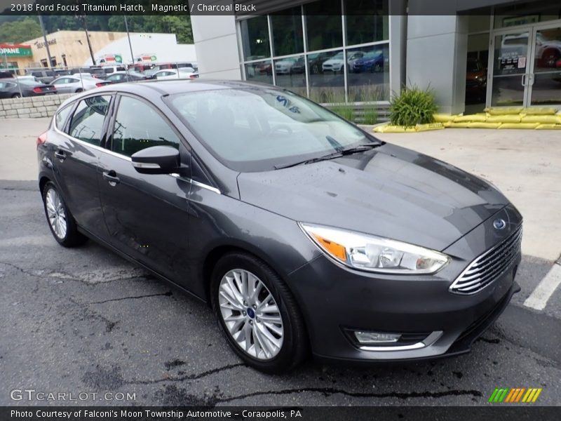 Magnetic / Charcoal Black 2018 Ford Focus Titanium Hatch