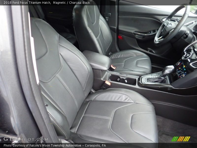 Magnetic / Charcoal Black 2018 Ford Focus Titanium Hatch