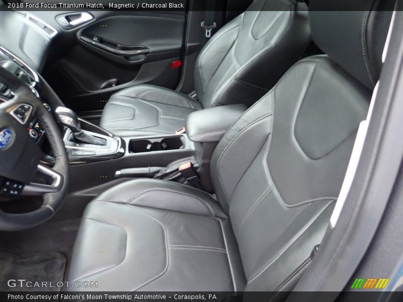 Magnetic / Charcoal Black 2018 Ford Focus Titanium Hatch