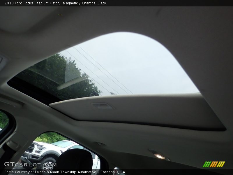 Magnetic / Charcoal Black 2018 Ford Focus Titanium Hatch