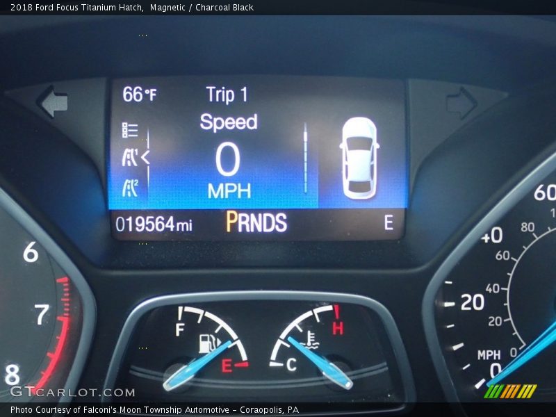 Magnetic / Charcoal Black 2018 Ford Focus Titanium Hatch