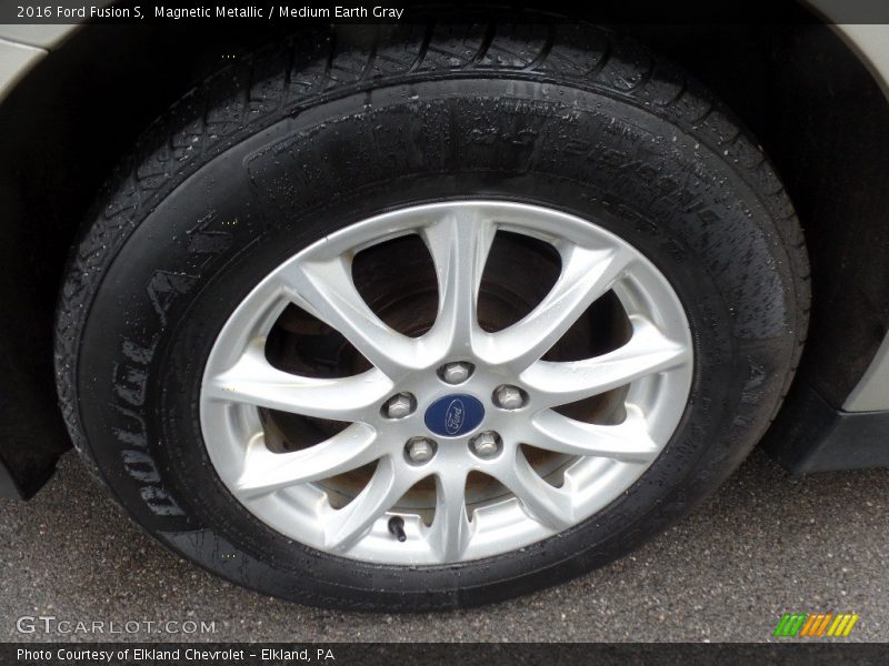 Magnetic Metallic / Medium Earth Gray 2016 Ford Fusion S