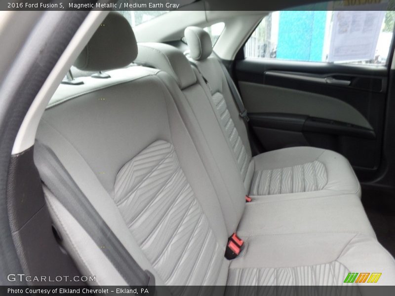 Magnetic Metallic / Medium Earth Gray 2016 Ford Fusion S