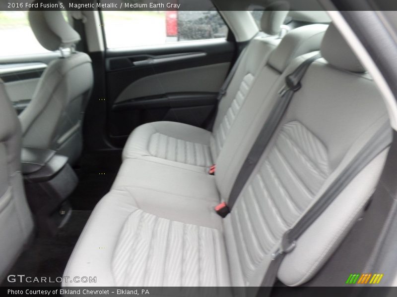 Magnetic Metallic / Medium Earth Gray 2016 Ford Fusion S