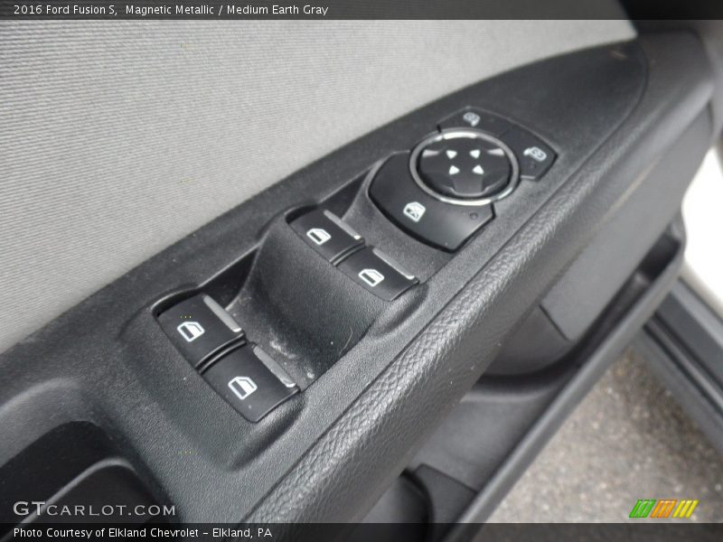Magnetic Metallic / Medium Earth Gray 2016 Ford Fusion S