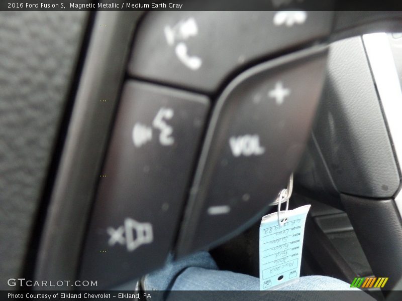 Magnetic Metallic / Medium Earth Gray 2016 Ford Fusion S