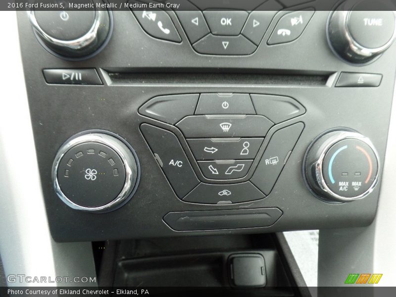 Magnetic Metallic / Medium Earth Gray 2016 Ford Fusion S