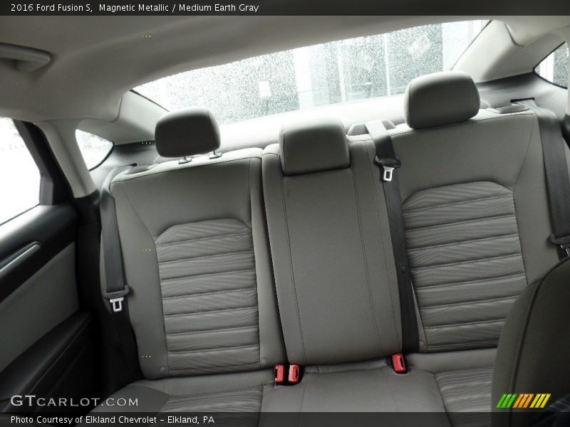 Magnetic Metallic / Medium Earth Gray 2016 Ford Fusion S