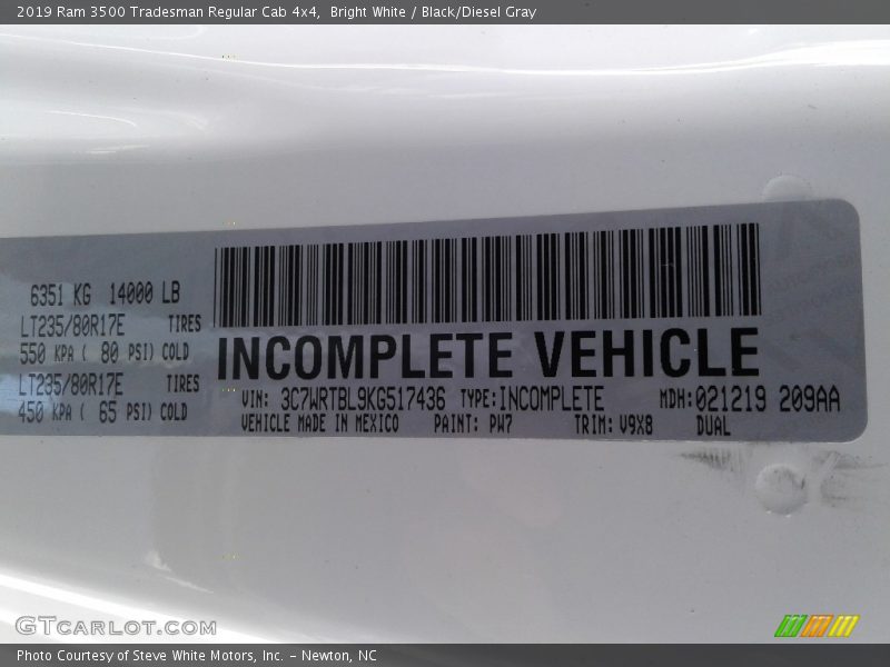Bright White / Black/Diesel Gray 2019 Ram 3500 Tradesman Regular Cab 4x4