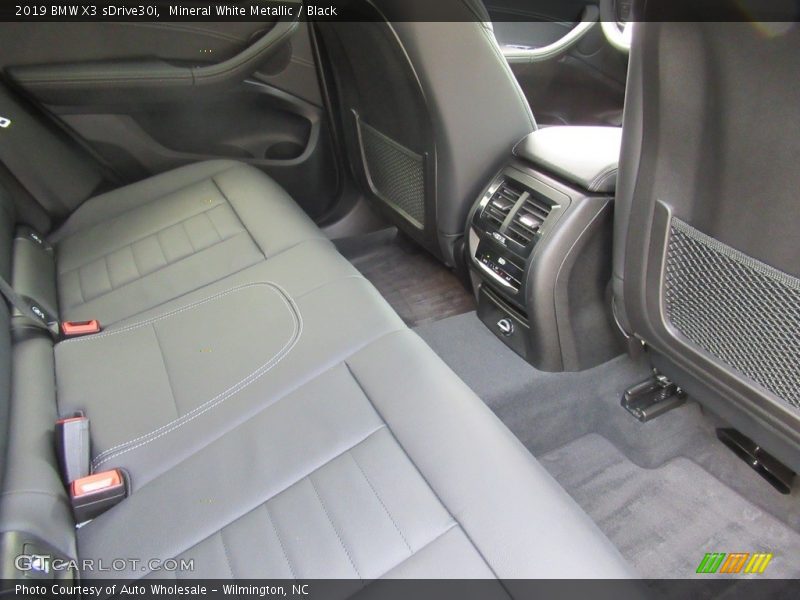 Mineral White Metallic / Black 2019 BMW X3 sDrive30i