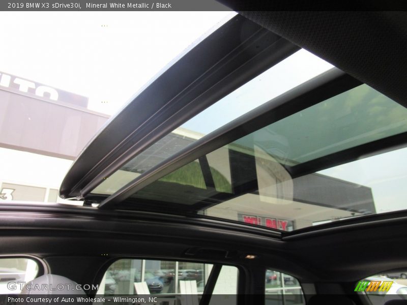 Mineral White Metallic / Black 2019 BMW X3 sDrive30i