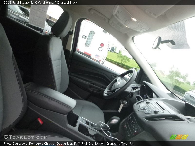 Oxford White / Charcoal Black 2018 Ford Escape S