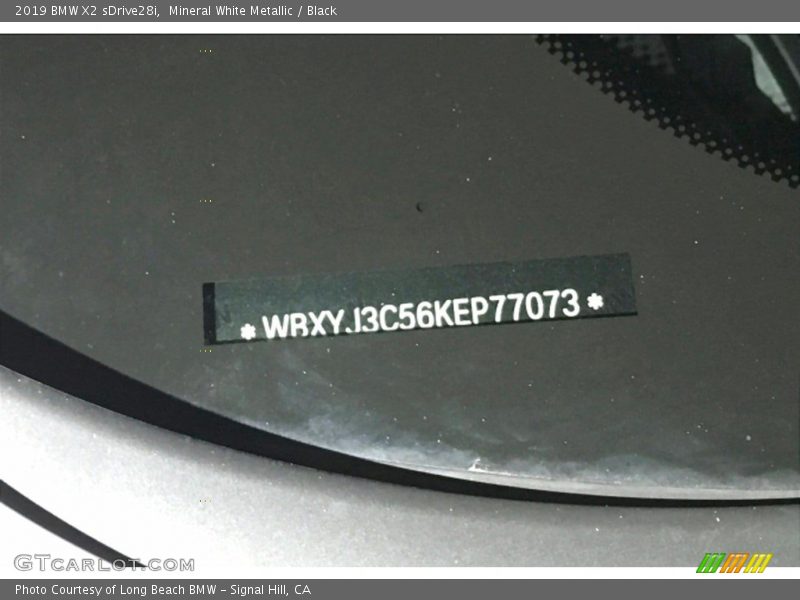 Mineral White Metallic / Black 2019 BMW X2 sDrive28i