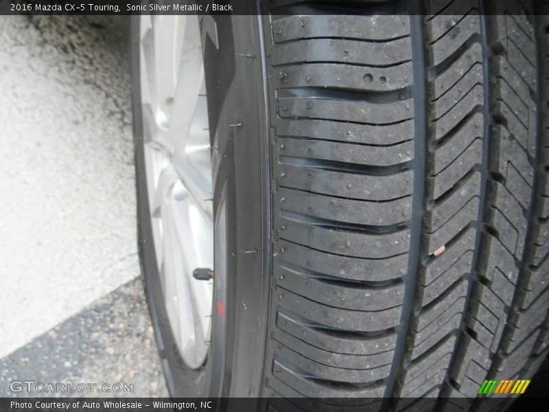 Sonic Silver Metallic / Black 2016 Mazda CX-5 Touring